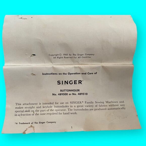 VINTAGE 1960'S SINGER BUTTONHOLER WITH GREEN CASE, BOOK AND ATTACHMENTS - Picture 10 of 12